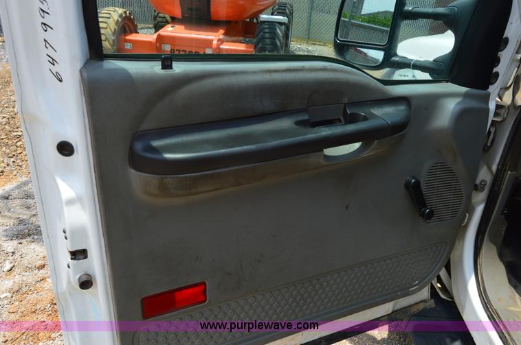 image for item H2932 2007 Ford F550 service truck with crane