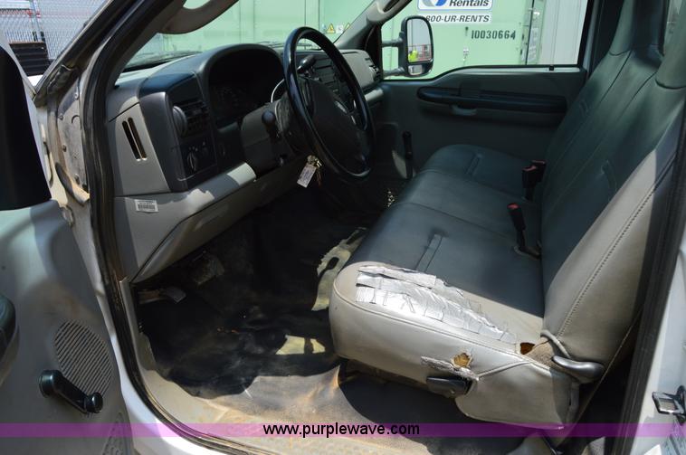 image for item H2932 2007 Ford F550 service truck with crane