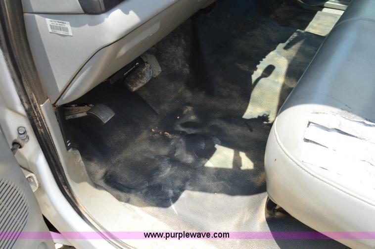 image for item H2932 2007 Ford F550 service truck with crane