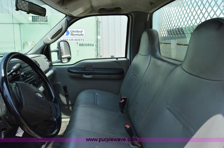 image for item H2932 2007 Ford F550 service truck with crane