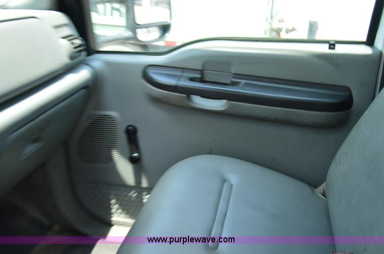 image for item H2932 2007 Ford F550 service truck with crane