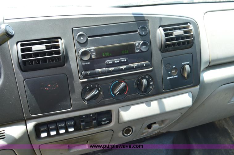 image for item H2932 2007 Ford F550 service truck with crane