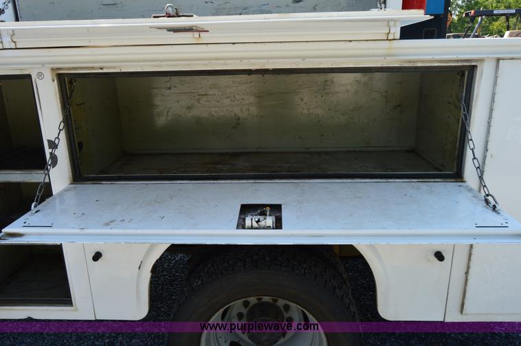 image for item H2933 2008 Ford F550 service truck
