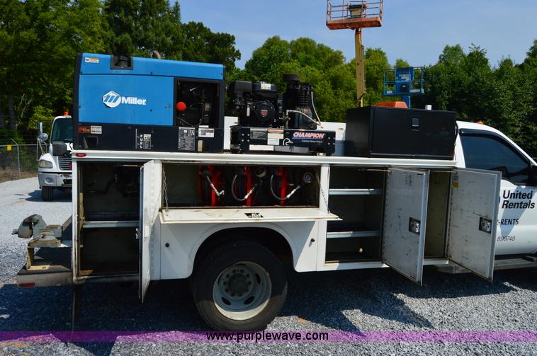 image for item H2933 2008 Ford F550 service truck