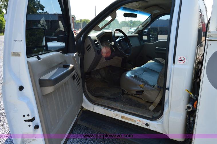 image for item H2933 2008 Ford F550 service truck