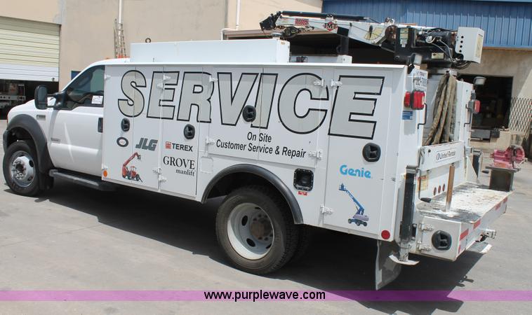 image for item H2984 2007 Ford F550 service truck with crane