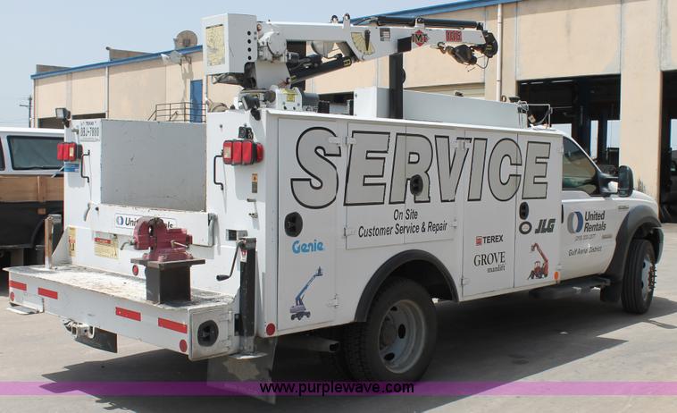 image for item H2984 2007 Ford F550 service truck with crane