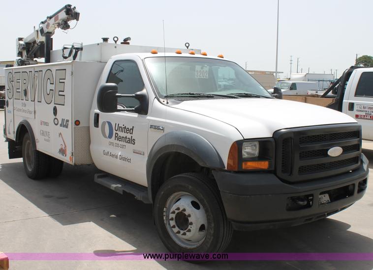 image for item H2984 2007 Ford F550 service truck with crane