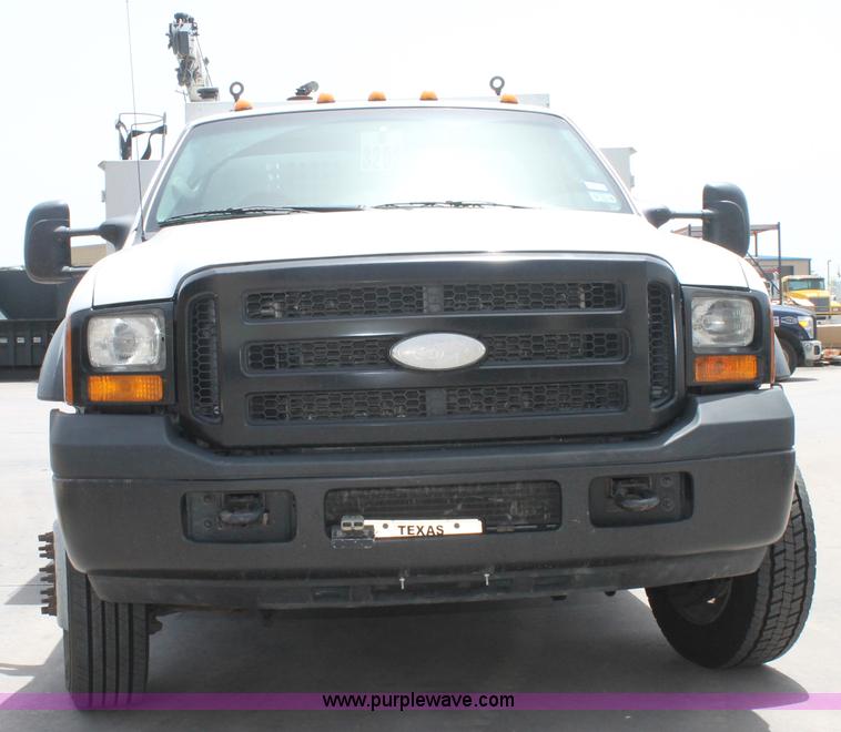 image for item H2984 2007 Ford F550 service truck with crane