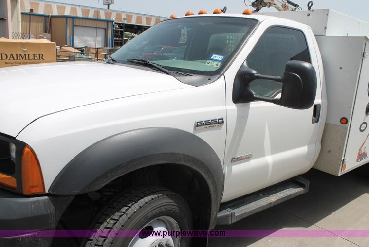 image for item H2984 2007 Ford F550 service truck with crane