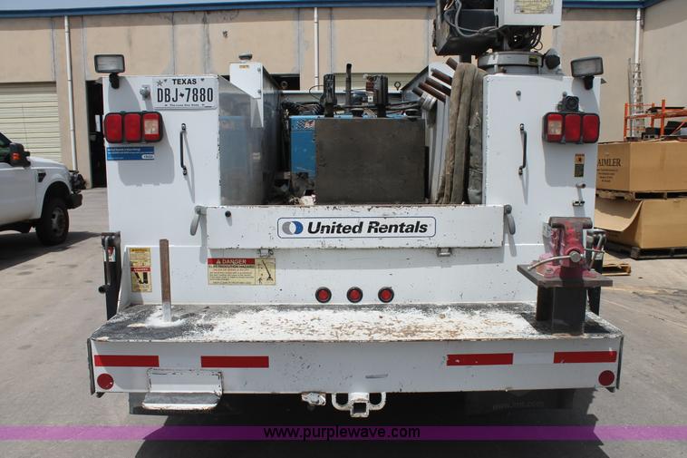 image for item H2984 2007 Ford F550 service truck with crane