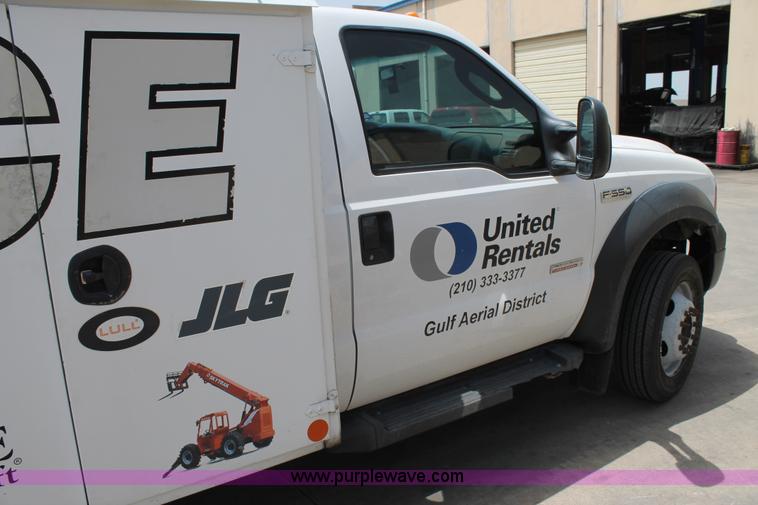 image for item H2984 2007 Ford F550 service truck with crane