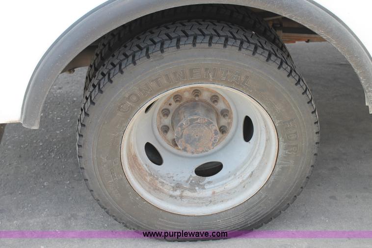 image for item H2984 2007 Ford F550 service truck with crane