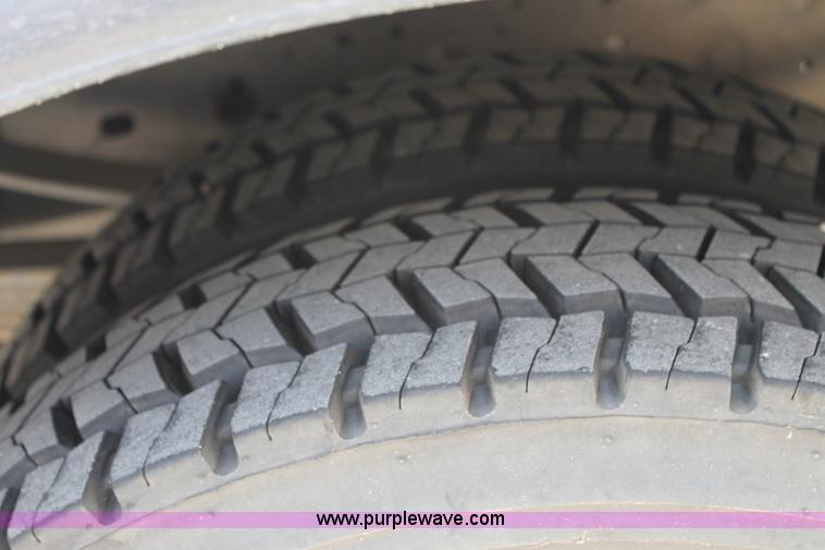 image for item H2984 2007 Ford F550 service truck with crane