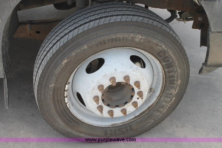 image for item H2984 2007 Ford F550 service truck with crane