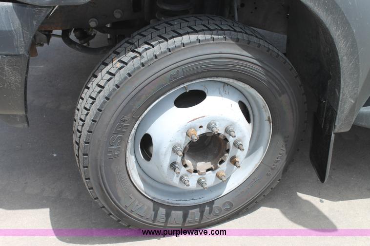 image for item H2984 2007 Ford F550 service truck with crane