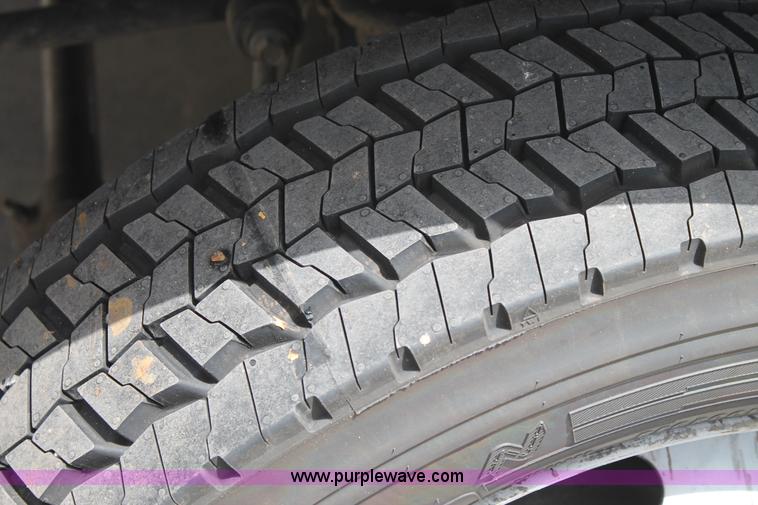 image for item H2984 2007 Ford F550 service truck with crane