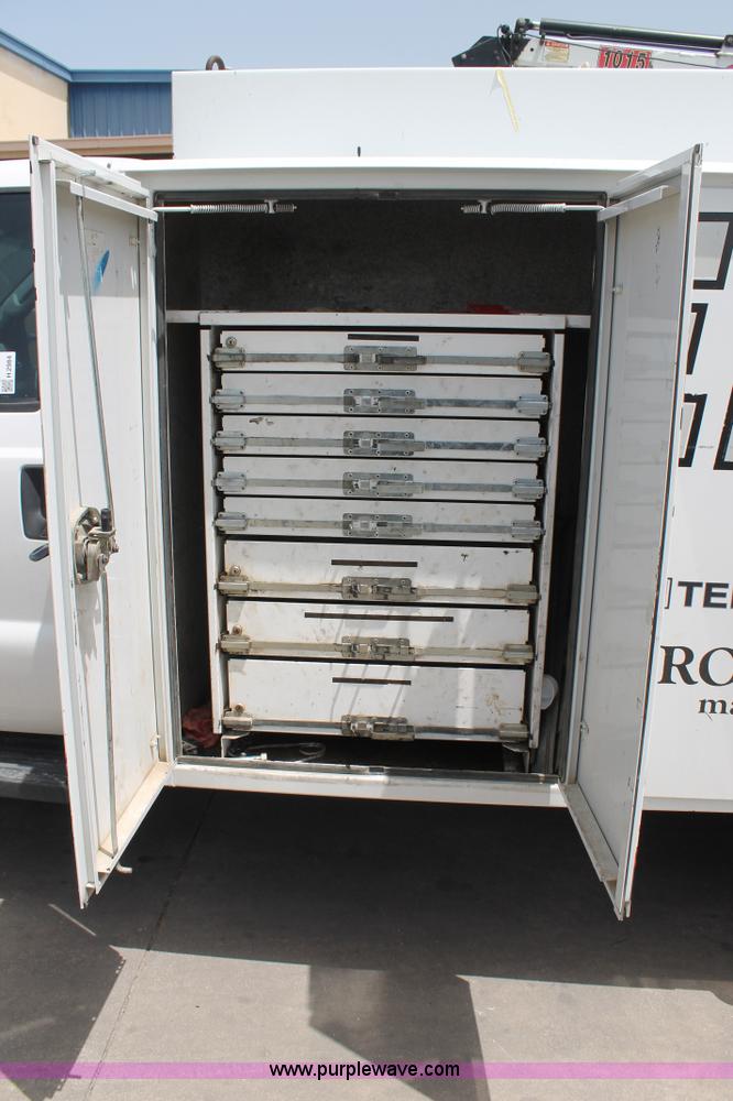 image for item H2984 2007 Ford F550 service truck with crane