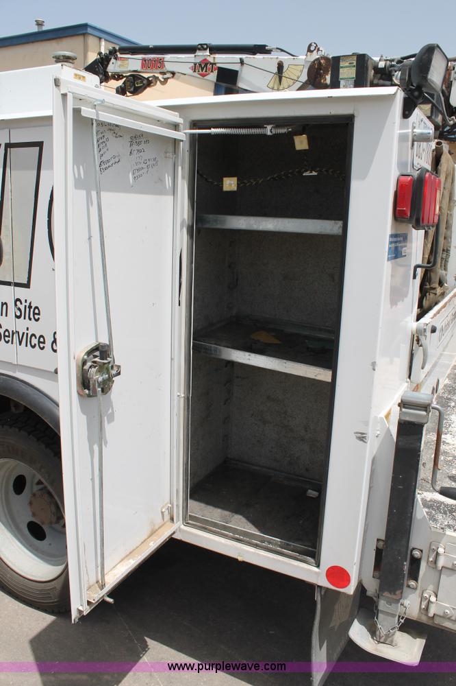 image for item H2984 2007 Ford F550 service truck with crane