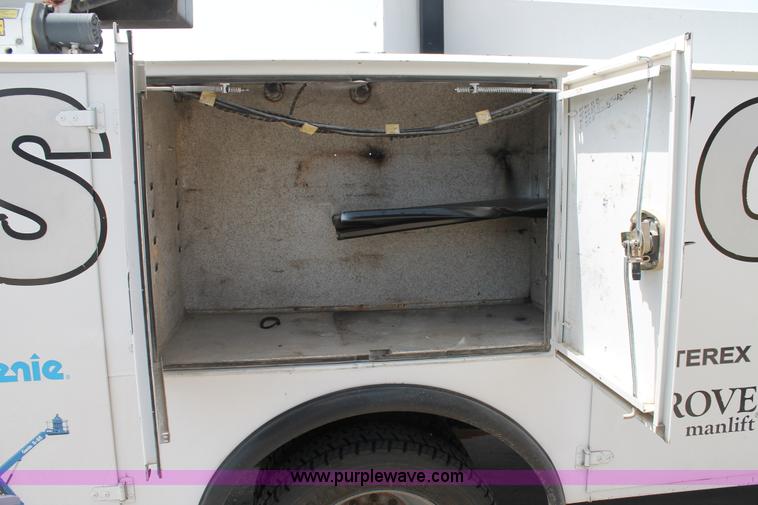 image for item H2984 2007 Ford F550 service truck with crane