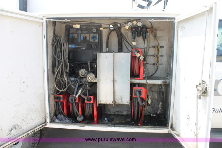 image for item H2984 2007 Ford F550 service truck with crane