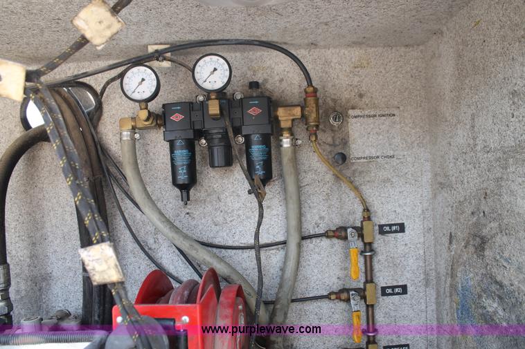 image for item H2984 2007 Ford F550 service truck with crane