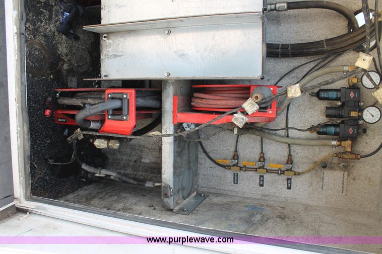 image for item H2984 2007 Ford F550 service truck with crane