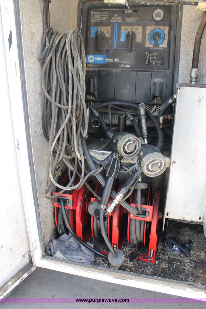 image for item H2984 2007 Ford F550 service truck with crane