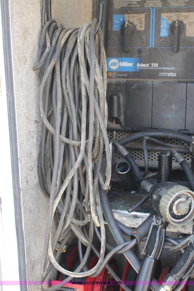 image for item H2984 2007 Ford F550 service truck with crane