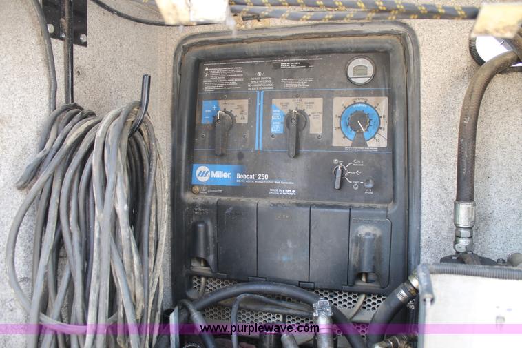 image for item H2984 2007 Ford F550 service truck with crane