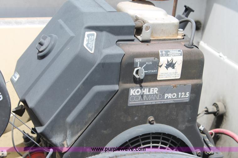 image for item H2984 2007 Ford F550 service truck with crane