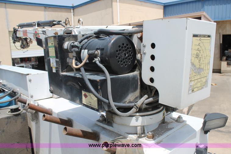 image for item H2984 2007 Ford F550 service truck with crane