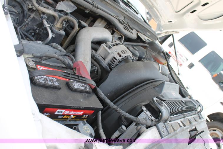 image for item H2984 2007 Ford F550 service truck with crane