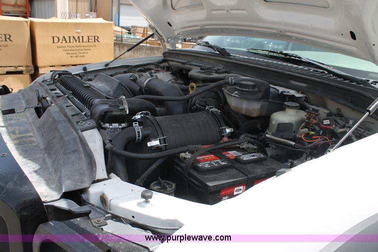 image for item H2984 2007 Ford F550 service truck with crane