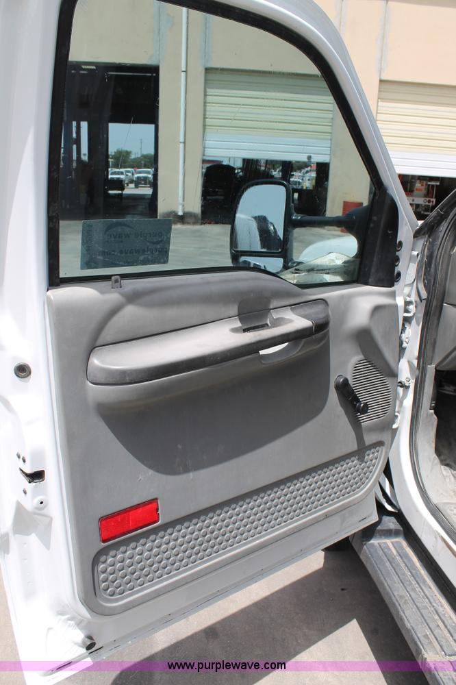 image for item H2984 2007 Ford F550 service truck with crane