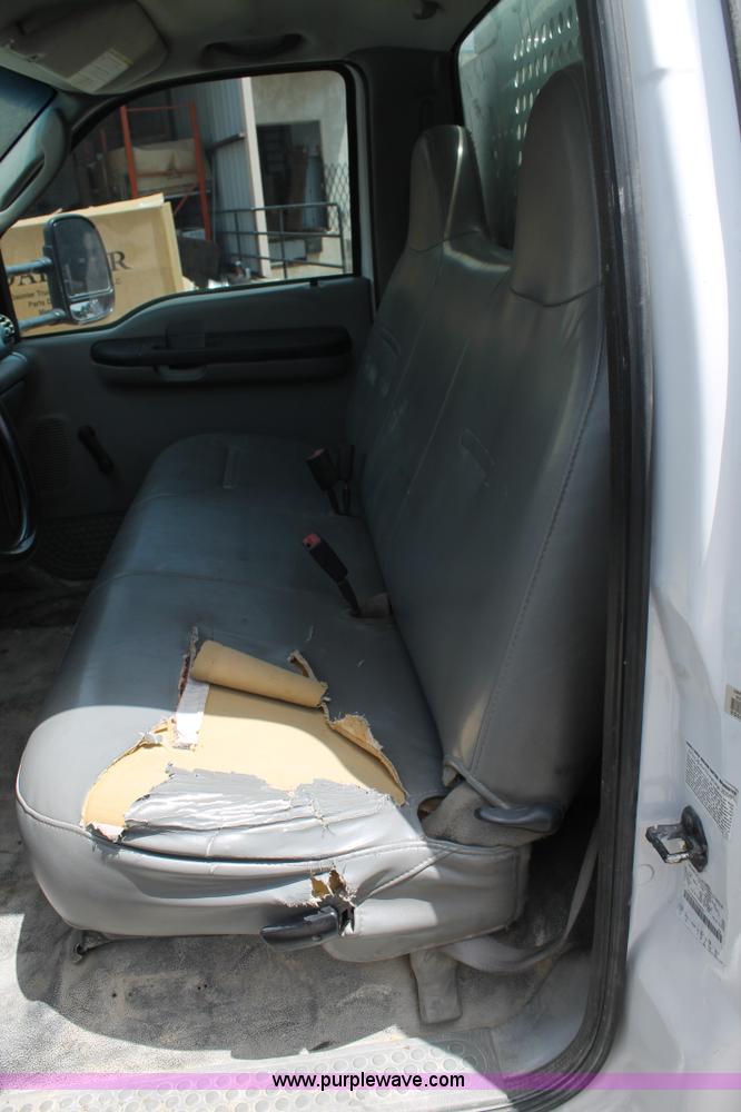 image for item H2984 2007 Ford F550 service truck with crane