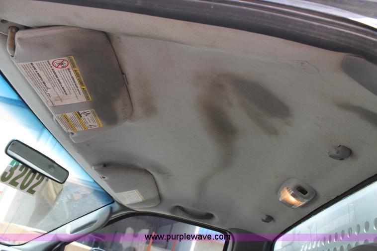 image for item H2984 2007 Ford F550 service truck with crane