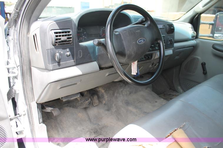 image for item H2984 2007 Ford F550 service truck with crane