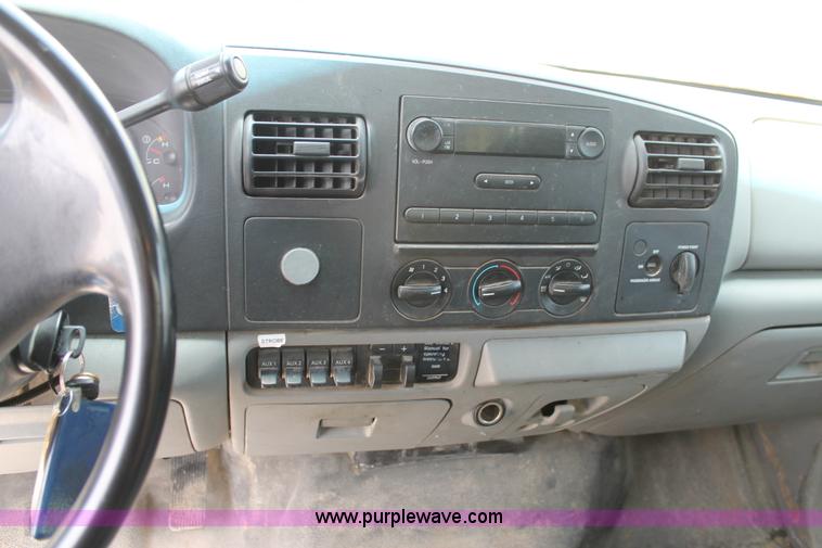 image for item H2984 2007 Ford F550 service truck with crane