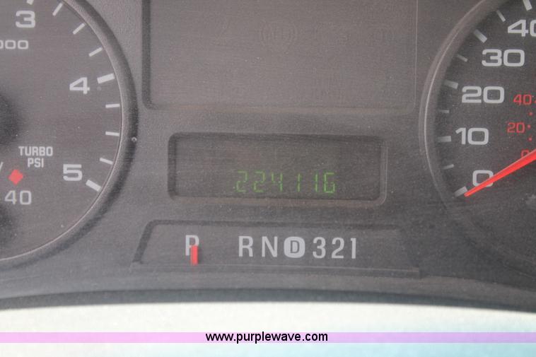 image for item H2984 2007 Ford F550 service truck with crane