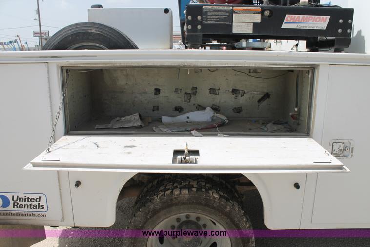 image for item H2985 2008 Ford F550 service truck