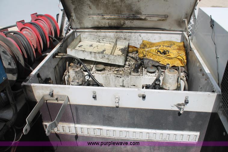 image for item H2985 2008 Ford F550 service truck