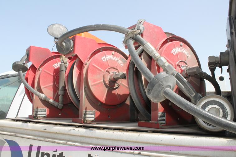 image for item H2985 2008 Ford F550 service truck