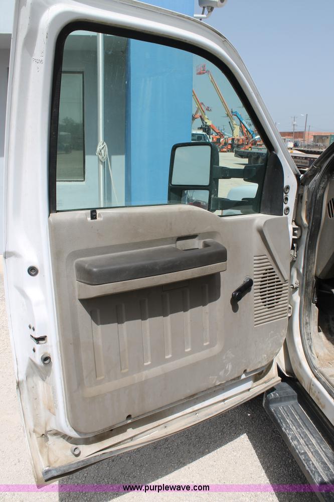 image for item H2985 2008 Ford F550 service truck