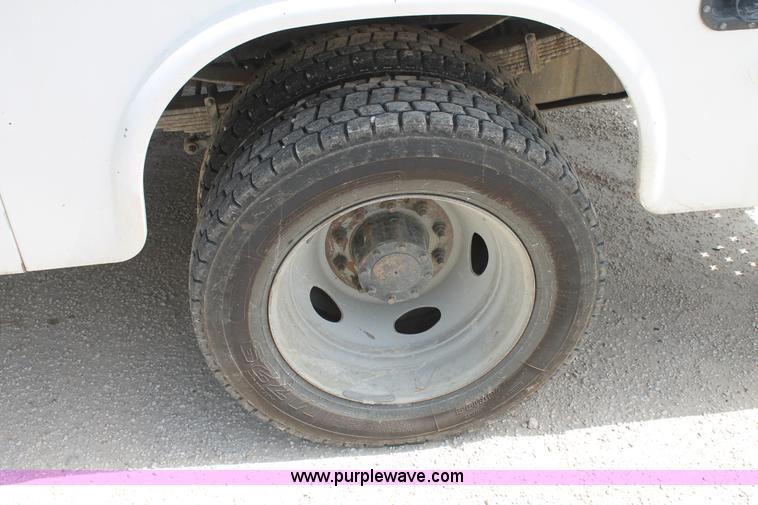 image for item H2985 2008 Ford F550 service truck