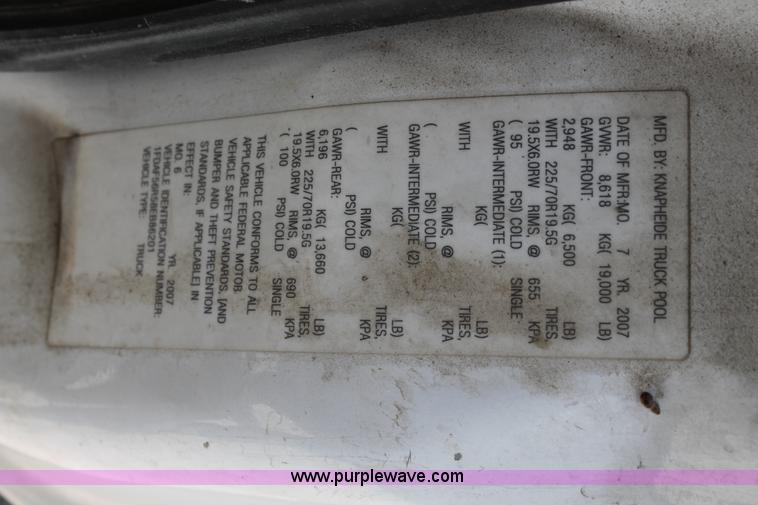 image for item H2985 2008 Ford F550 service truck