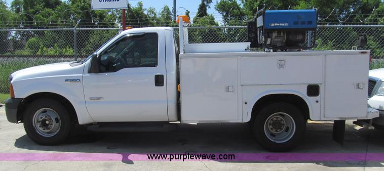 image for item H8923 2006 Ford F350 Super Duty XL service truck