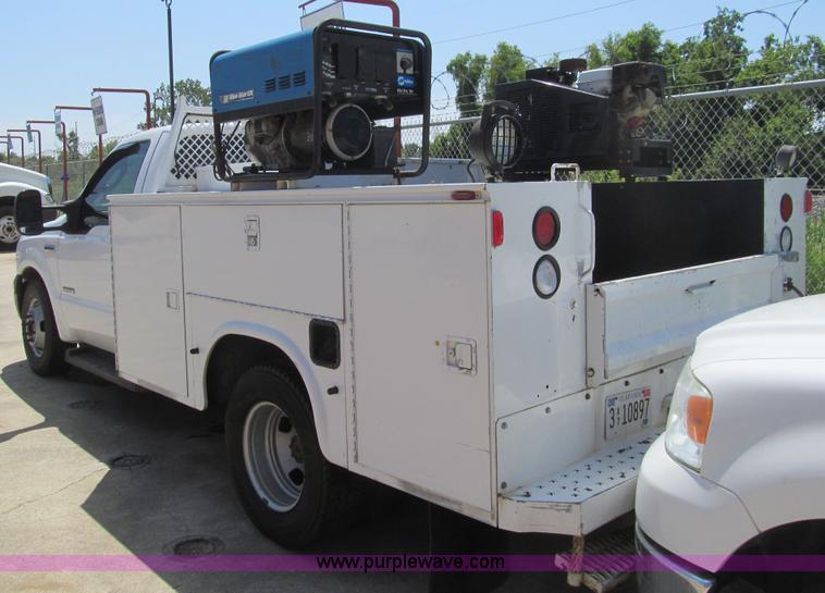 image for item H8923 2006 Ford F350 Super Duty XL service truck