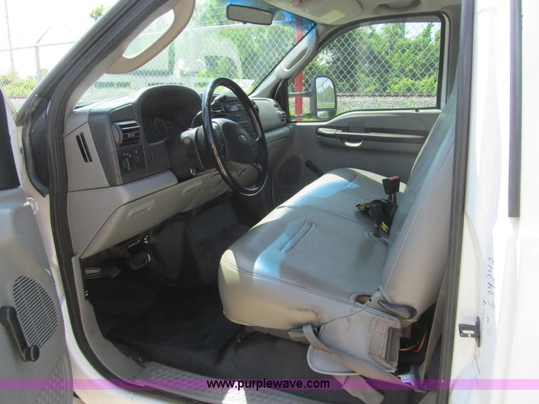 image for item H8923 2006 Ford F350 Super Duty XL service truck
