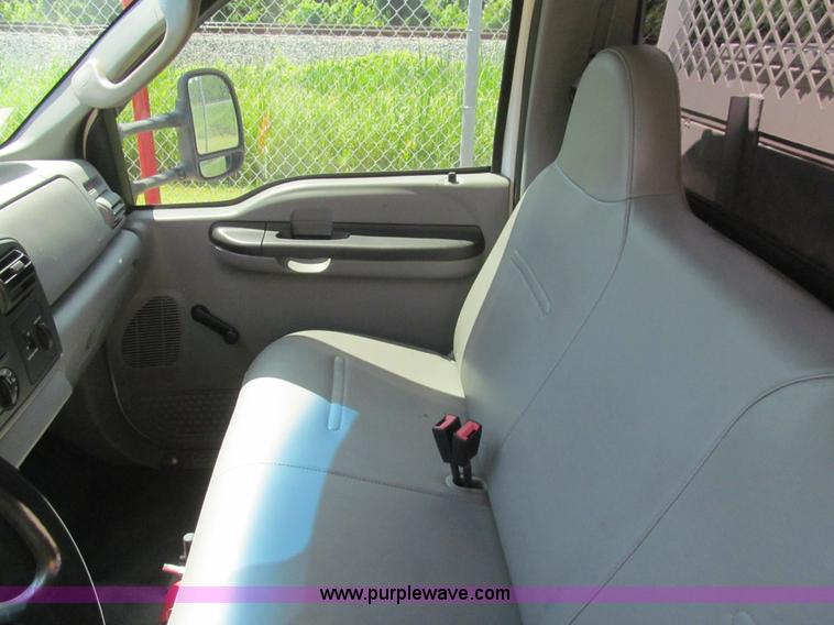 image for item H8923 2006 Ford F350 Super Duty XL service truck